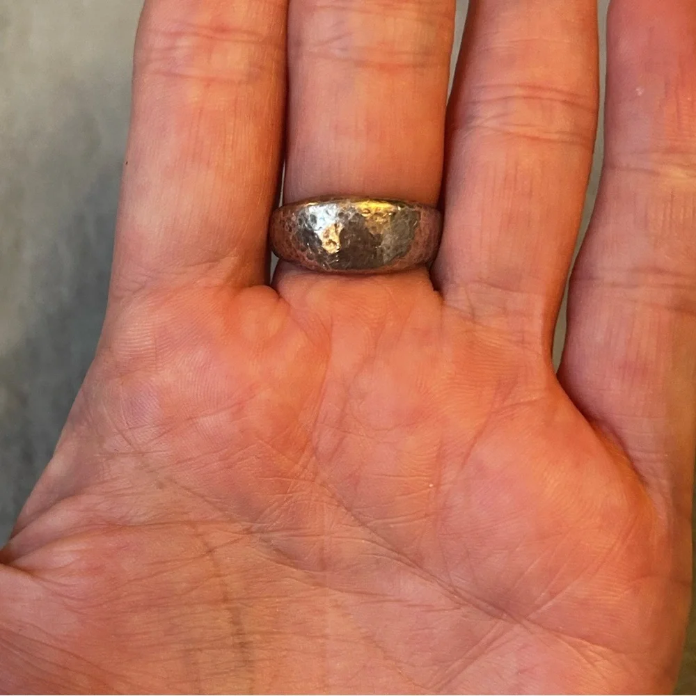 Ippolita Rock Candy Ring with Blue Topaz Gem and Hammered Silver body - Picture 4 of 11